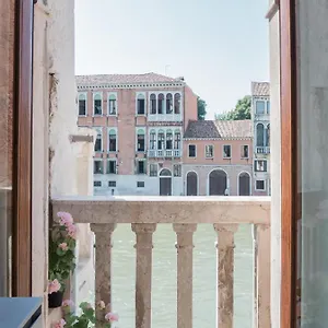 Palace Canal View By Wonderful Italy Venecia